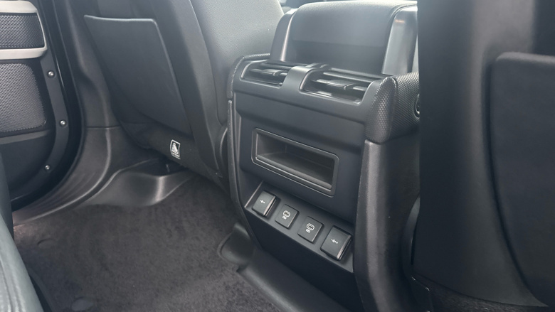 Land Rover Defender 3.0 D250 X-Dynamic SE 110 5dr Auto Diesel Estate